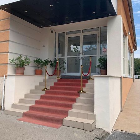 Only 15 Minutes To City Center, Free Secure Parking Budapeste Exterior foto